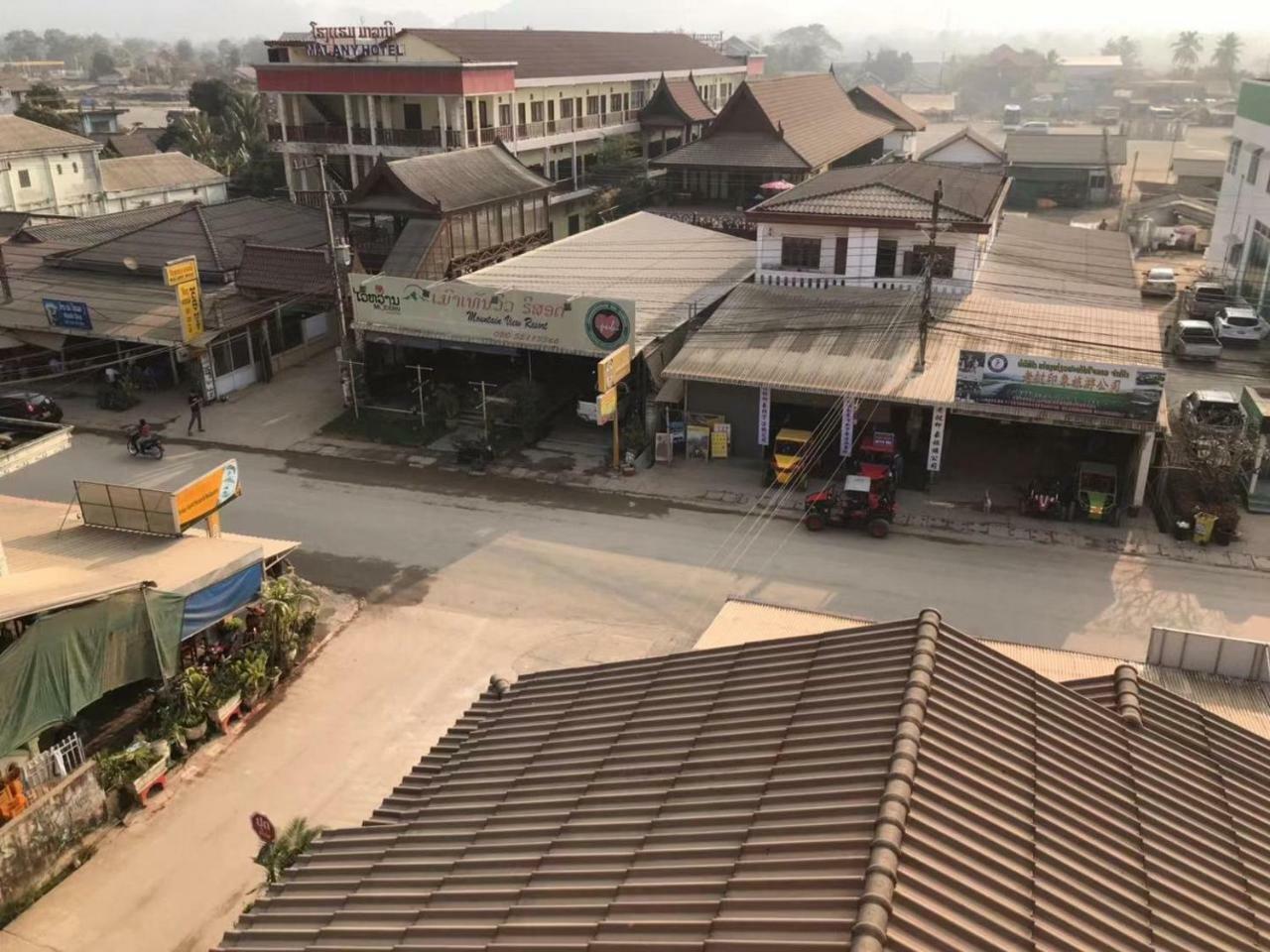 Pangu Hotel - 盘古酒店 Vang Vieng Buitenkant foto