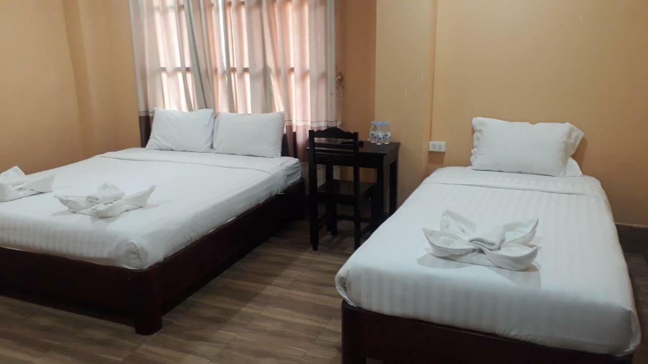 Pangu Hotel - 盘古酒店 Vang Vieng Buitenkant foto